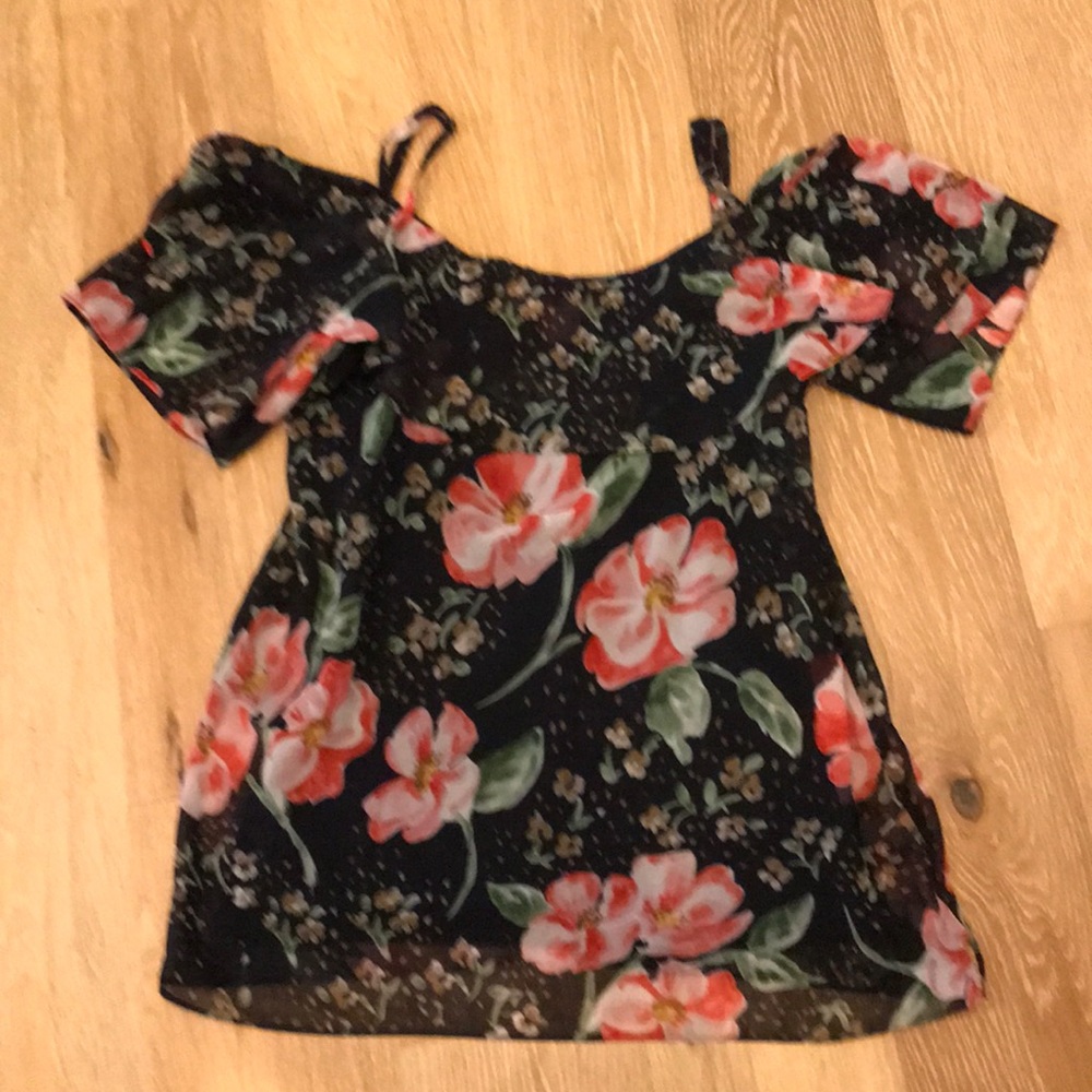 Cold shoulder top